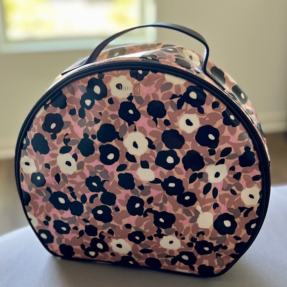 Kate Spade Cedar Street Patsie round travel case pink and black floral - Picture 1 of 5